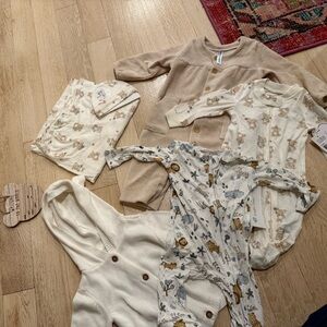 NWT / bear Neutral cream gray 3-9 month baby show gift unisex gender neutral